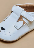 Barefeet white cat infant shoes