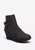 Shoexpress block heel boots (Box Packaging)