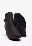 Shoexpress block heel boots (Box Packaging)