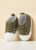 Juniors green textured infant shoes