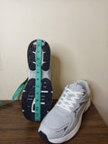 Max light textured shoes