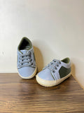 Juniors grey colorblock infant shoes