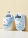 Juniors blue polka dots infant shoes